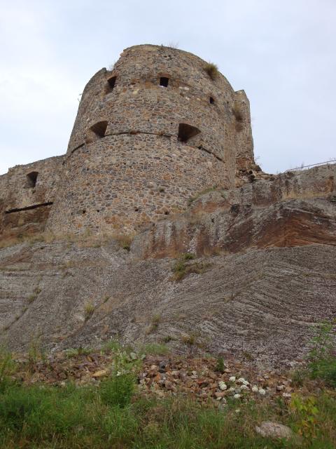 Fiľakovský hrad - postavený na okraji sopečného krátera 1